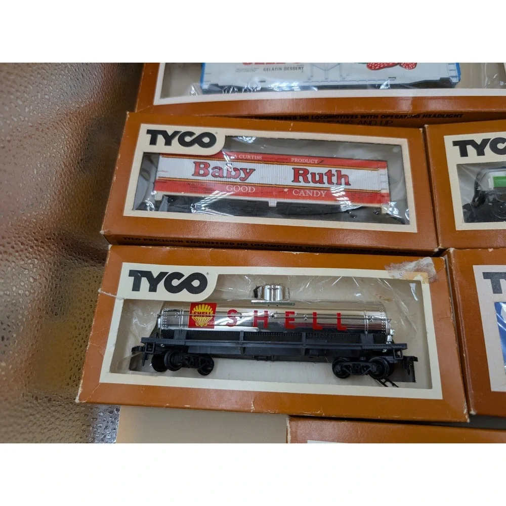 Tyco Train Cars Lot W Track & Billboard Whistle 10 Pcs Baby Ruth Jell-o Shell